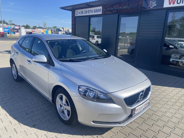 Volvo V40 2.0 D [D2] Momentum Geartronic Navi.T...